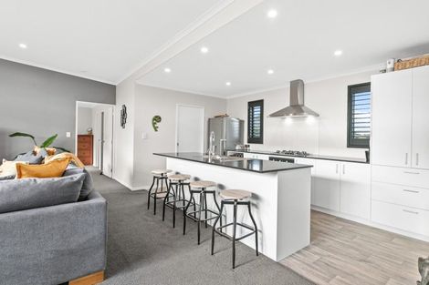 Photo of property in 18 Dee Street, Otane, 4202