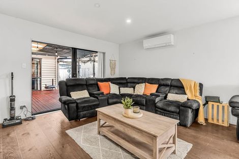 Photo of property in 17 Kotuku Crescent, Takanini, 2112