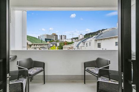Photo of property in Endeavour Apartments, 18/125u Thorndon Quay, Pipitea, Wellington, 6011