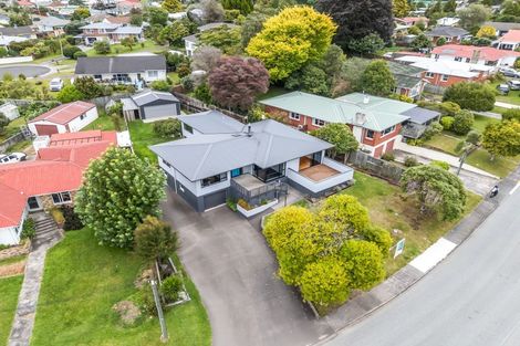Photo of property in 2/16 Hillcrest Avenue, Hillcrest, Auckland, 0627
