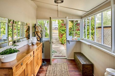Photo of property in 17 Mahoe Street, Eastbourne, Lower Hutt, 5013