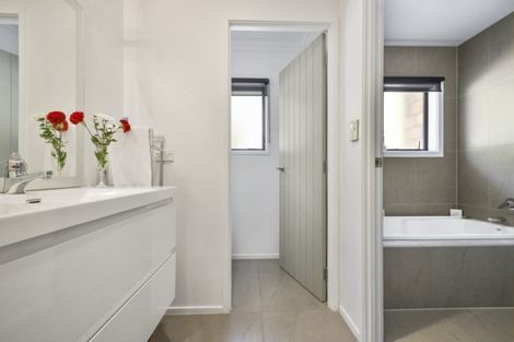 Photo of property in 9 Northvale Place, Pukekohe, 2120