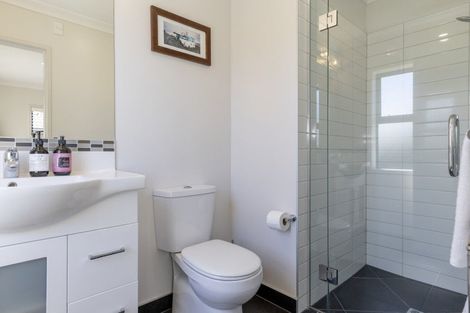 Photo of property in 15 Windsor Street, Richmond Heights, Taupo, 3330