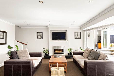 Photo of property in 8a Oteha Valley Road, Northcross, Auckland, 0632