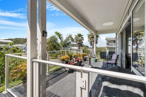 Photo of property in 37 Landmark Terrace, Orewa, 0931