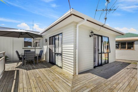 Photo of property in 114a Mcleod Road, Te Atatu South, Auckland, 0610