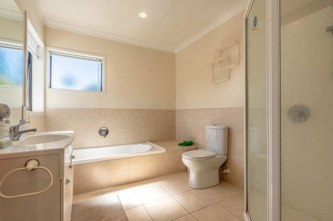 Photo of property in 26 Twin Court, Albany, Auckland, 0632