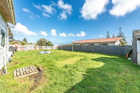 Photo of property in 39 Cornfoot Street, Castlecliff, Whanganui, 4501