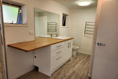 Photo of property in 41 Pohutukawa Avenue, Red Beach, 0932