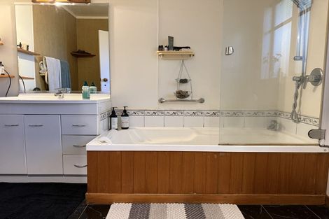 Photo of property in 24 Waimea Road, Waikanae Beach, Waikanae, 5036