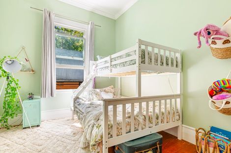 Photo of property in 88 Woodlands Park Road, Titirangi, Auckland, 0604