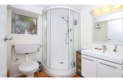 Photo of property in 28 Kauri Road, Birkenhead, Auckland, 0626