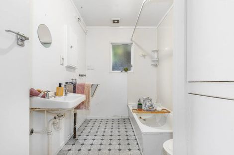 Photo of property in 5a Jerome Way, Crofton Downs, Wellington, 6035