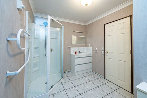 Photo of property in 3 Georgetti Road, Bastia Hill, Whanganui, 4500
