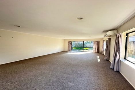 Photo of property in 1/5 Saint Leger Crescent, Huntington Park, Auckland, 2013