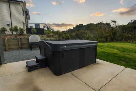 Photo of property in 16 Holystone Road, Whitby, Porirua, 5024