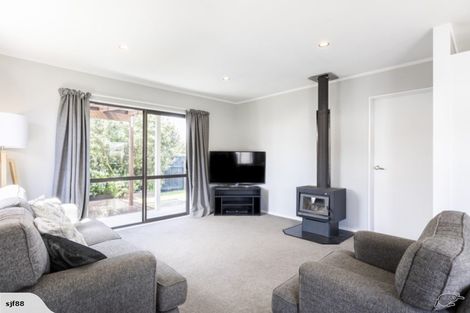 Photo of property in 6a Perrin Place, Kelvin Grove, Palmerston North, 4414
