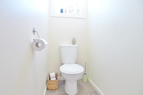 Photo of property in 5 Sunvue Road, Glen Eden, Auckland, 0602