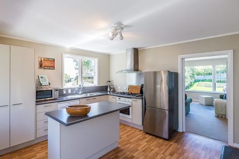 Photo of property in 36 Horokiwi Road West, Newlands, Wellington, 6037