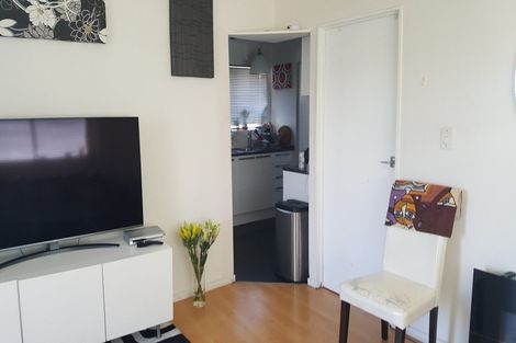 Photo of property in 18/125u Queens Drive, Lyall Bay, Wellington, 6022