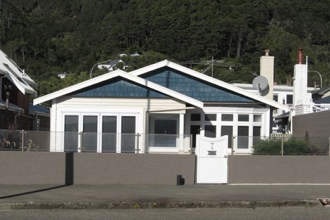 Photo of property in 7 Marine Parade, Eastbourne, Lower Hutt, 5013