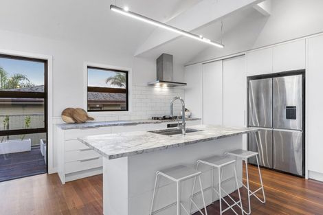 Photo of property in 12 Hyde Road, Rothesay Bay, Auckland, 0630