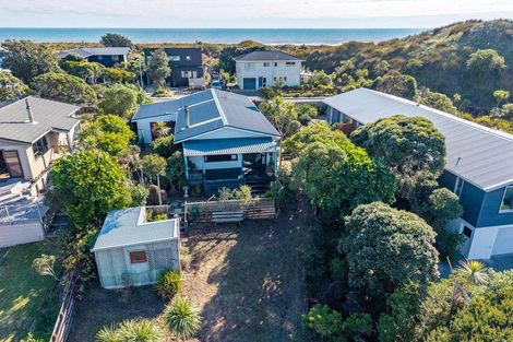 Photo of property in 4 Moana Street, Otaki Beach, Otaki, 5512