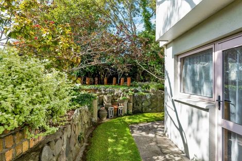 Photo of property in 64 Waiwaka Terrace, Strandon, New Plymouth, 4312