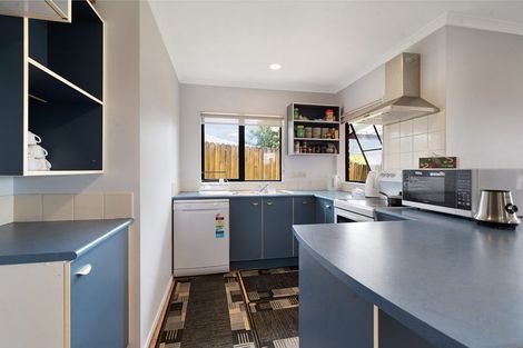 Photo of property in 18 Plumstead Rise, Glen Eden, Auckland, 0602