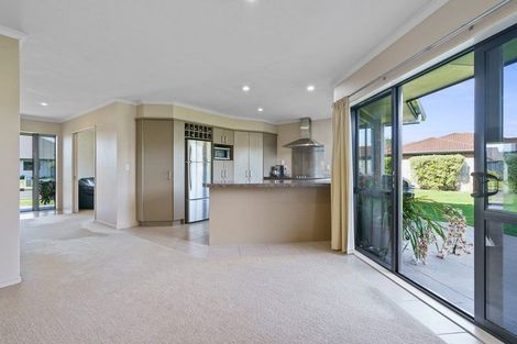 Photo of property in 26 Madison Street, Cambridge, 3434