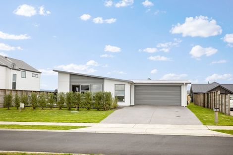 Photo of property in 8 Ngaroma Crescent, Whitianga, 3510