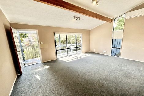 Photo of property in 77 Meadowvale Rise, Titirangi, Auckland, 0604