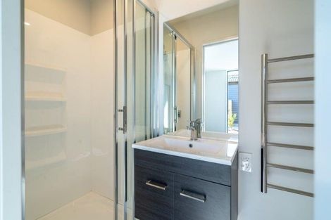 Photo of property in 2 Matakanui Lane, Wanaka, 9305