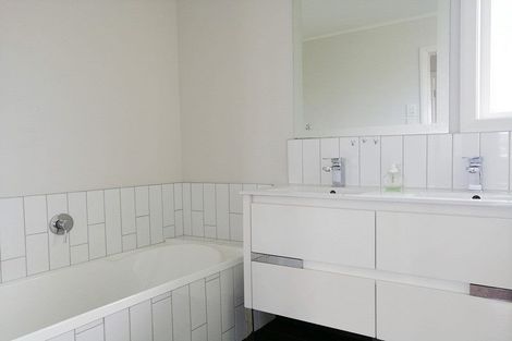 Photo of property in 2 Marie Crescent, Te Atatu South, Auckland, 0610