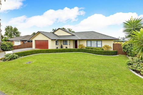 Photo of property in 13 Longford Park Drive, Takanini, 2112