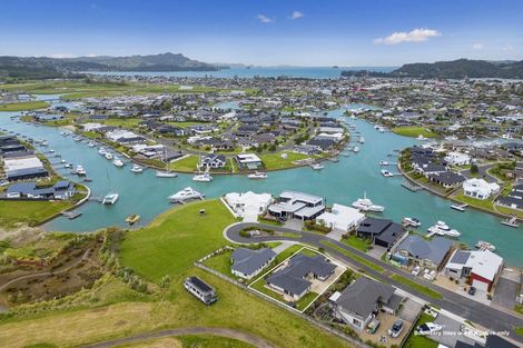 Photo of property in 15 Lady Jocelyn Place, Whitianga, 3510