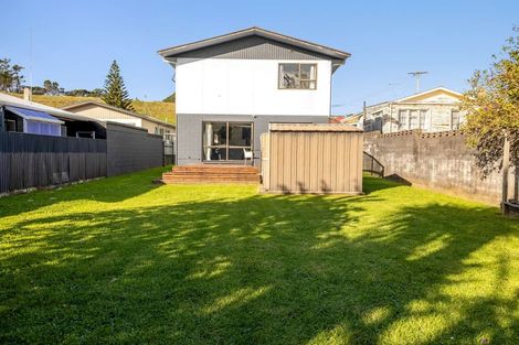 Photo of property in 84 Pioneer Road, Moturoa, New Plymouth, 4310