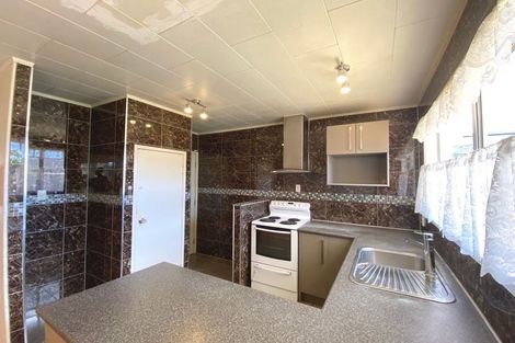 Photo of property in 6 Carbery Place, Manurewa, Auckland, 2102