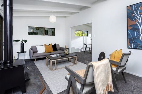 Photo of property in 2/17 Winifred Avenue, Bayview, Auckland, 0629