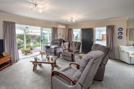 Photo of property in 2 Sam Meads Way, Greytown, 5712