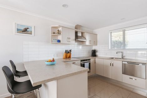 Photo of property in Waterview Estate, 70/4 Greystone Place, Omokoroa, 3114