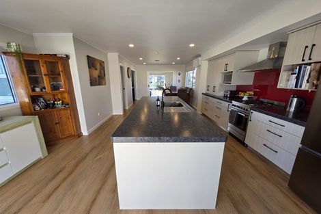 Photo of property in 11 Truby King Street, Merrilands, New Plymouth, 4312