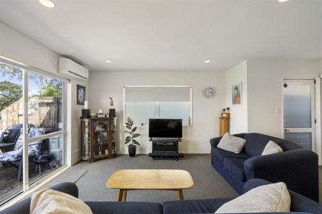 Photo of property in 51 Queen Mary Avenue, New Lynn, Auckland, 0600