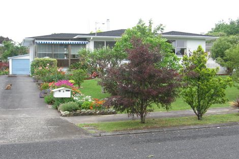 Photo of property in 6 Lynley Place, Pakuranga Heights, Auckland, 2010