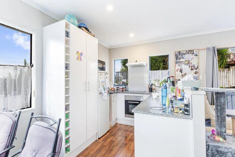 Photo of property in 25 Lilburn Crescent, Massey, Auckland, 0614