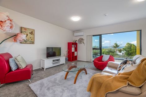 Photo of property in 43b/6 Waimumu Road, Massey, Auckland, 0614