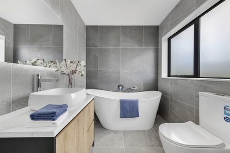 Photo of property in 2a Ballyalton Crescent, Flat Bush, 2019