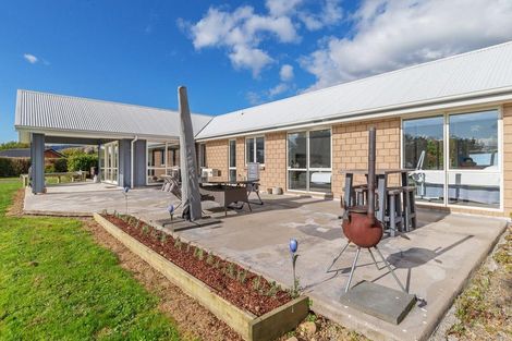 Photo of property in 76 Pohutukawa Drive, Levin, 5571