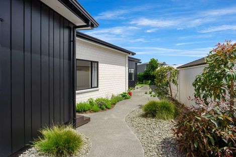 Photo of property in 5 Taranui Way, Paraparaumu Beach, Paraparaumu, 5032
