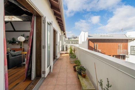 Photo of property in 2/12 Little George Street, Thorndon, Wellington, 6011